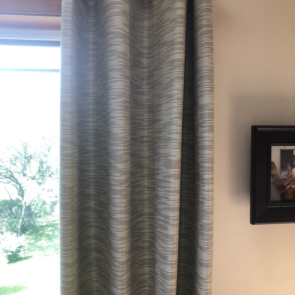 Room darkening drapes - Picture 3 of 9